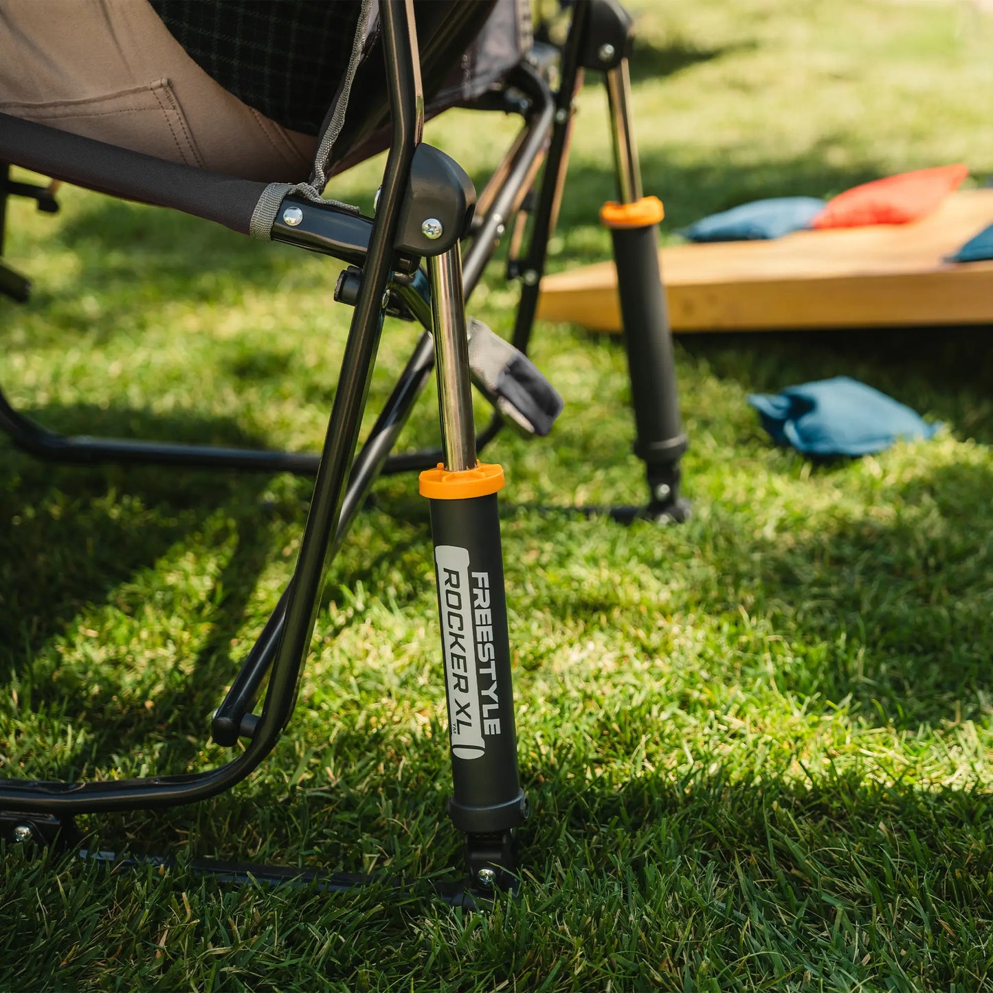 Freestyle Rocker XL™ with Side Table - Picnic Meal Prep